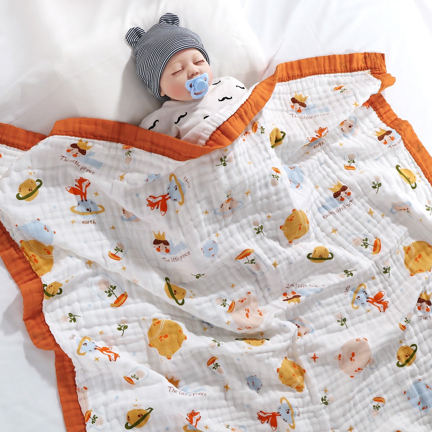  Newborn Baby in Cotton Blankets 